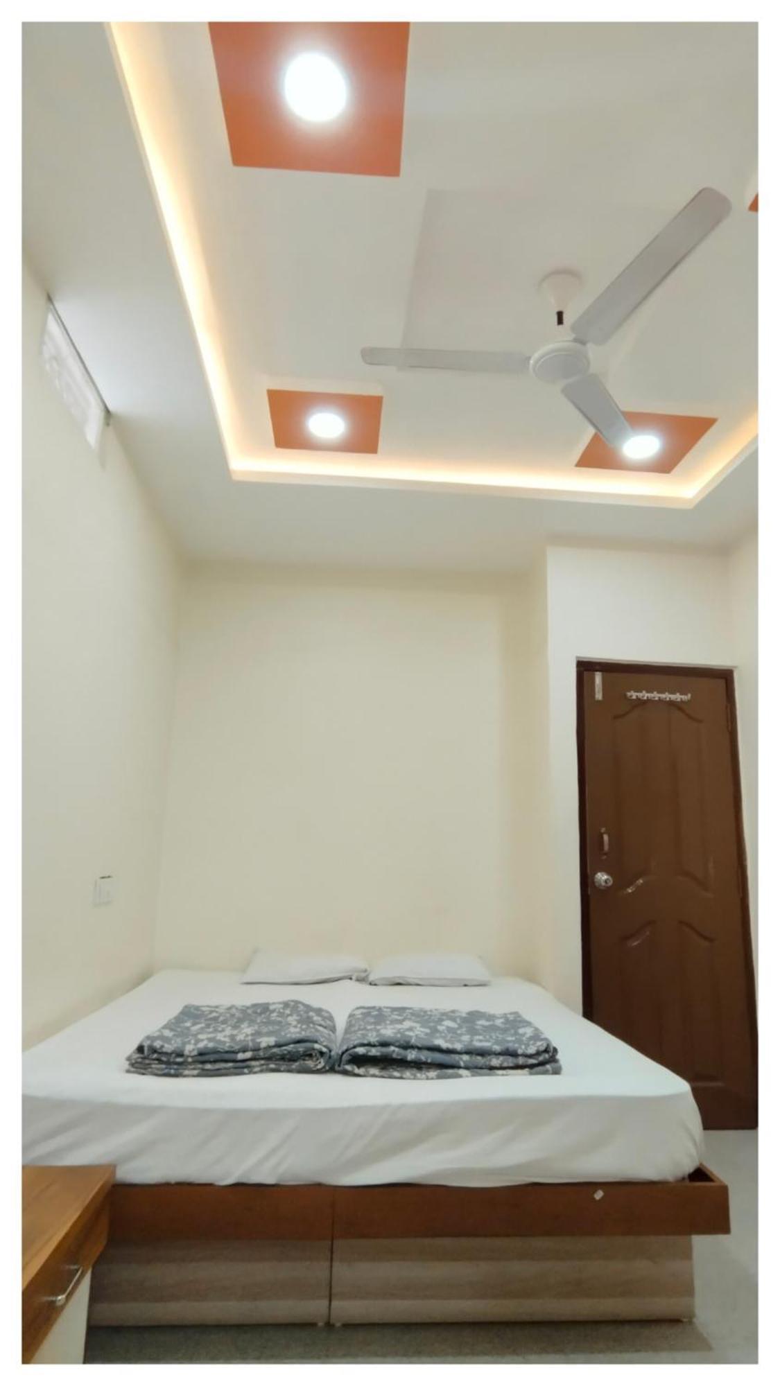 Shree Trilokeshwar Guesthouse Ujjain Exterior foto